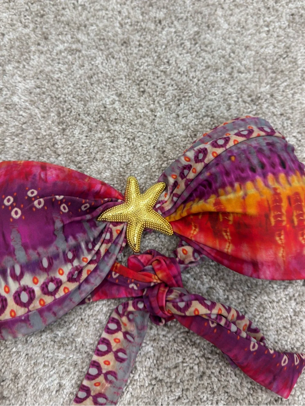 Luli Fama vibrant bandeau